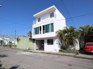 Houses in 2 Circuito Rubelita  