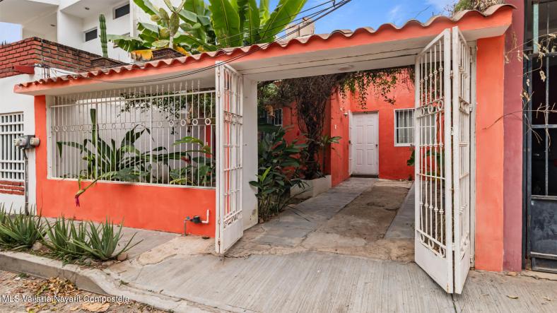 Houses in 20 Rio Santiago  