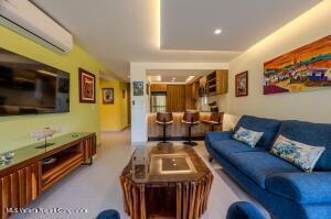 Condos in 149 Hortensias  