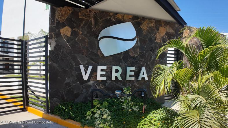 Houses in 210 Av. Rincon Del Cielo 36  