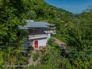 Houses in 220 Guacamaya  