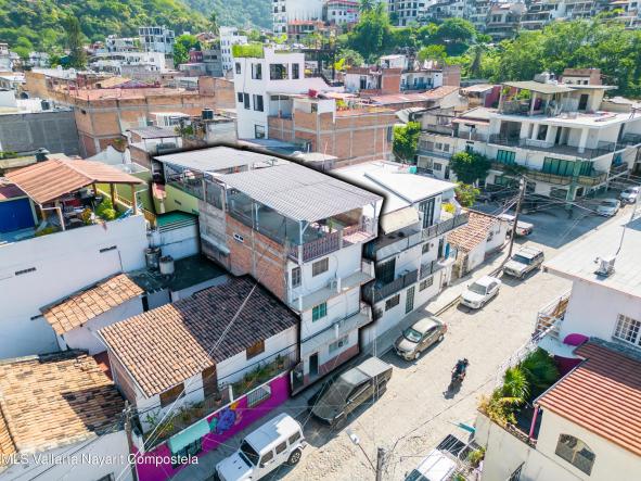 Houses in 221 Naranjo  