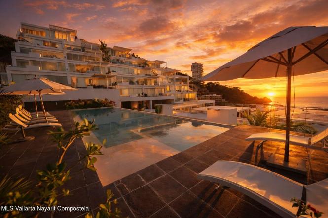 Condos in 164 Hortencias  