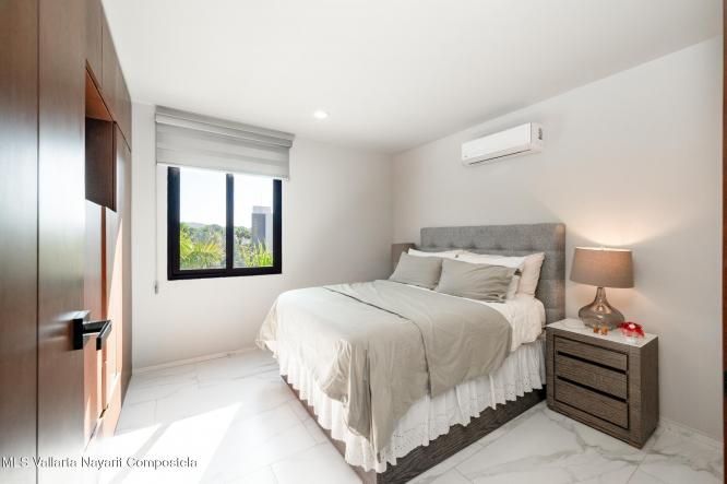 Condos in 100 Las Palmas  