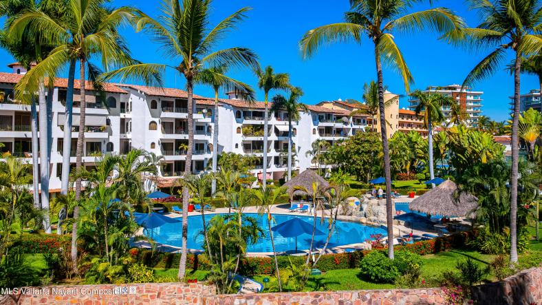 Condos in 245 Paseo de la Marina  