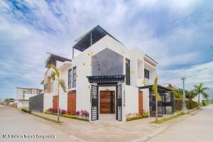 Houses in 235 Rio Tamesis  