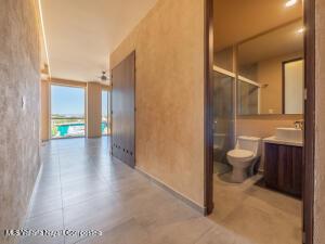 Condos in 154 Industrias  