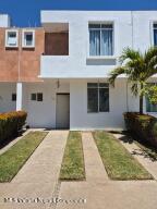 Houses in 301 avenida del mar  