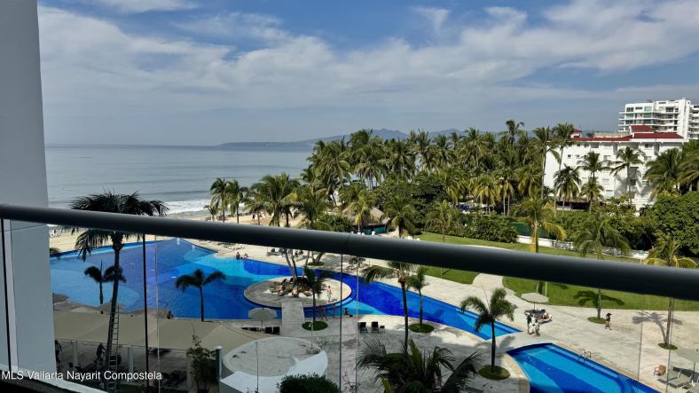 Condos in 33 Paseo de los Cocoteros  