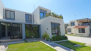 Houses in 171 Paseo de la Industria  