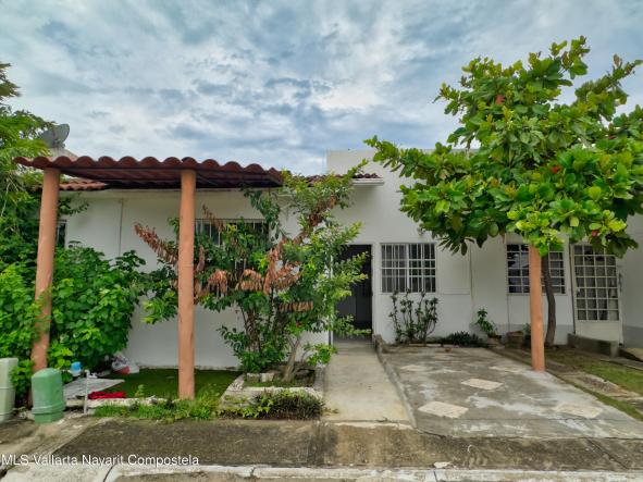 Houses in 253 Paseo de Atenea  