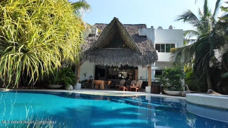 Houses in 276 PASEO DE LAS PALMAS  