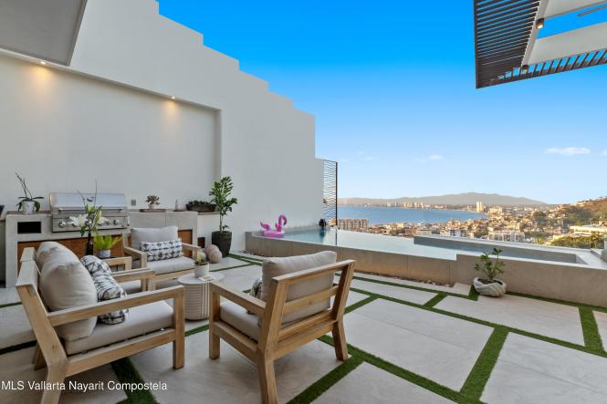 Houses in 277 C. Gardenias  