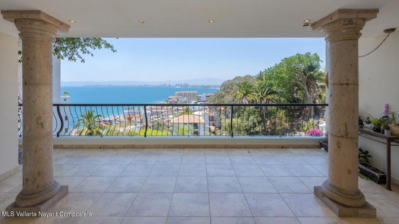 Condos in 217 Gardenias  