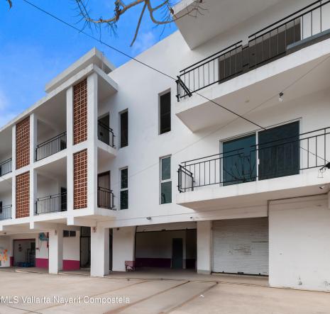 Commercial in 1047 Vivtor Iturbe  