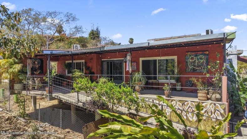 Houses in 3 Prol. Ceiba  