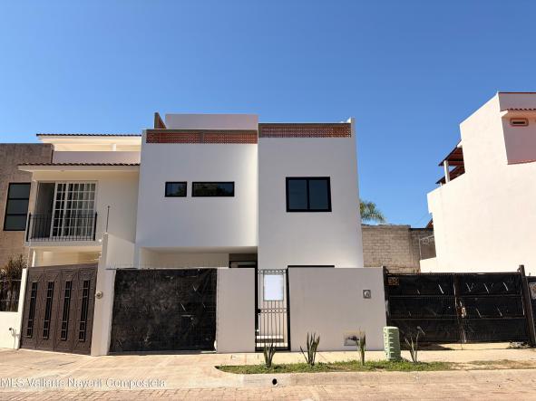 Houses in 303 Paseo del Salmon  