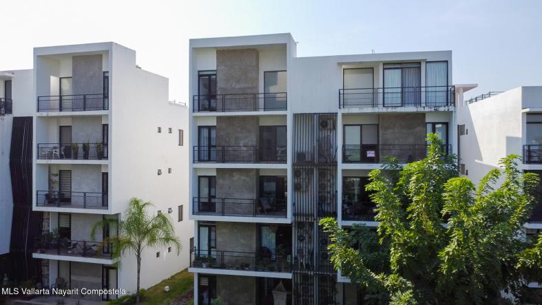 Condos in 447 Avenida Mezquite  