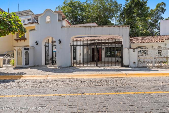 Houses in 305 Albatros  