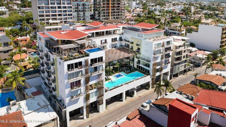 Condos in 84 Lazaro Cardenas  