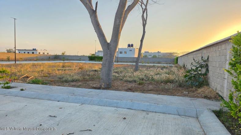 Land in 320 Avenida Federaciones  