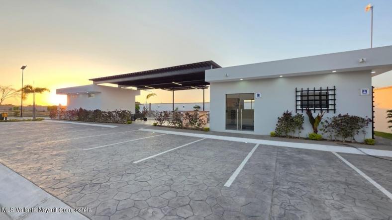 Land in 320 Avenida Federaciones  