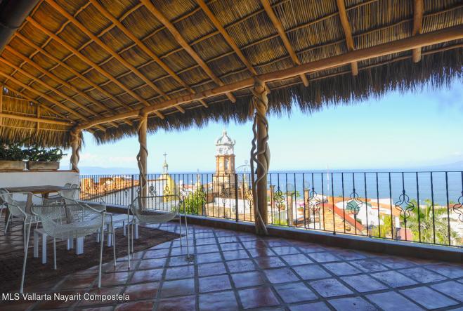 Houses in 320 iturbide  