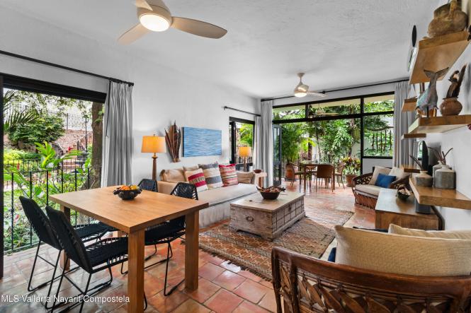 Condos in 323 JOSEFA ORTIZ DE DOMINGUEZ  