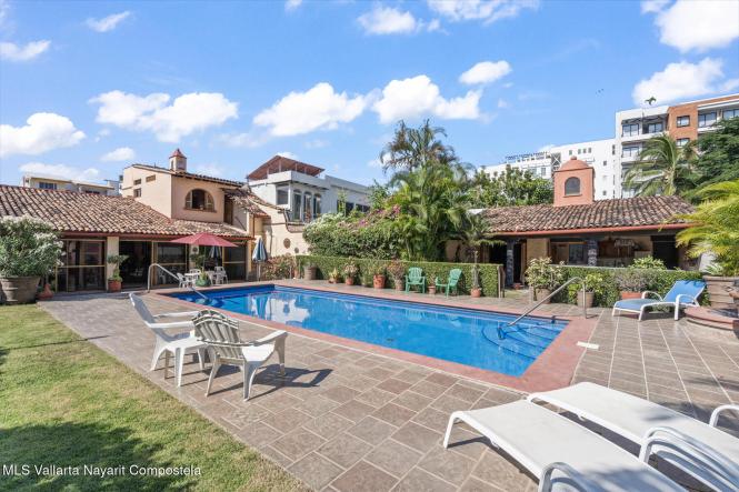 Houses in 335 Palm Springs  