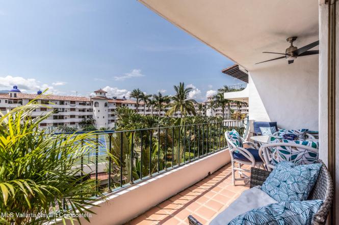 Condos in 245 Av. Paseo de la Marina  