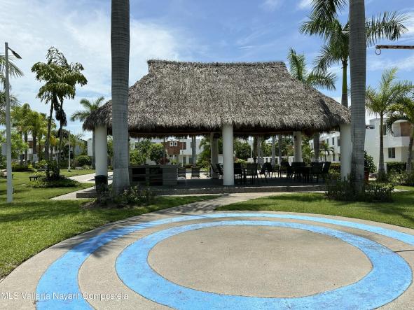 Houses in 300 Av. del Mar  
