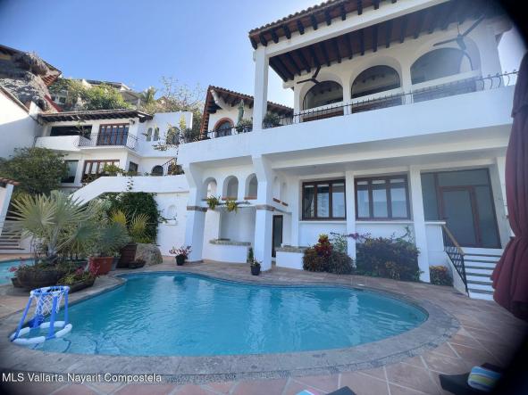 Houses in 39 DULCE OLIVA  