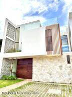 Houses in 500 Avenida Mexico  