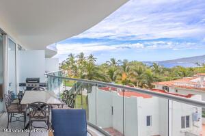 Condos in 190 Blvd. Costero  