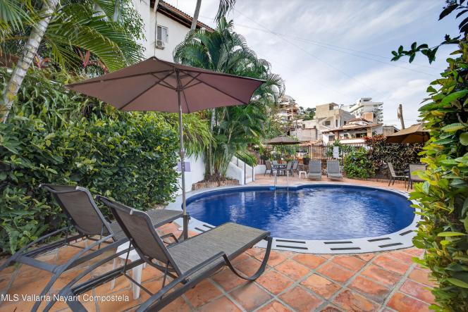 Condos in 417 Jacarandas  