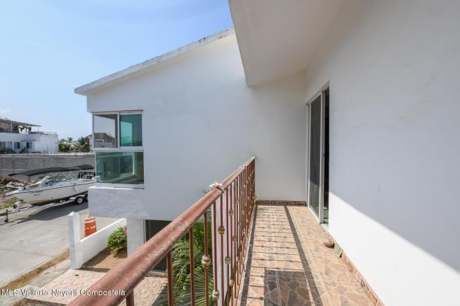 Houses in 4 Playa Boca de Tomatlan  