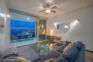 Condos in 845 Lirios  