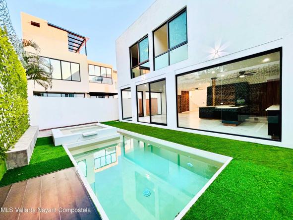 Houses in 41 Santa Maria del Oro  