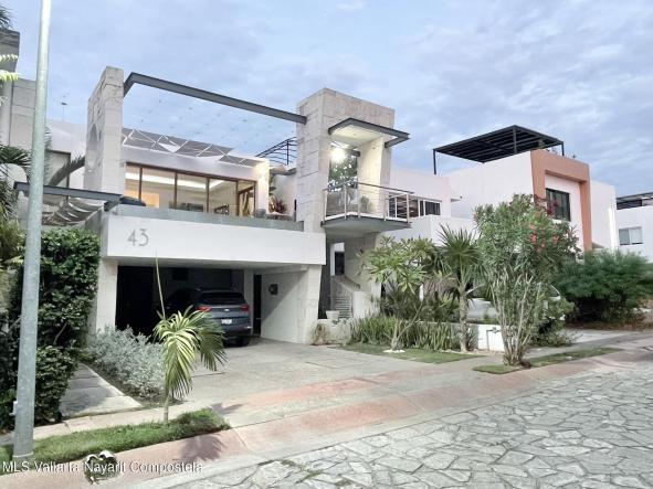 Houses in 43 Santa Maria de Oro  