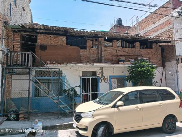 Houses in 460 AQUILES SERDAN  