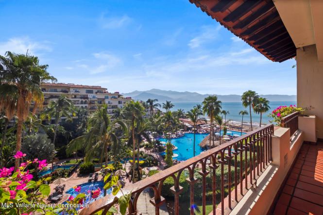 Condos in 585 Paseo de la Marina Norte  