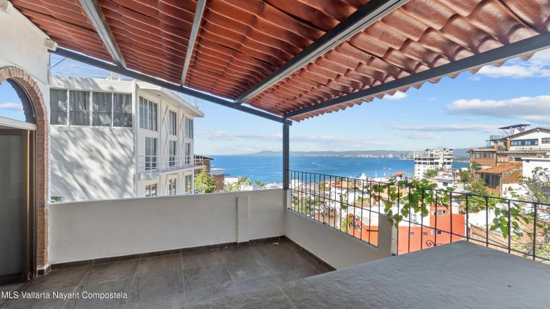 Houses in 463 CALLE CORONA  