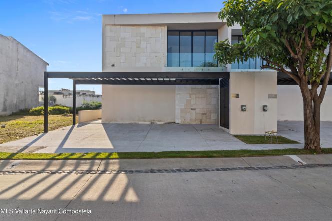 Houses in 574 Av. Mexico  