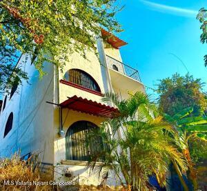 Houses in 475 francisca rodriguez  