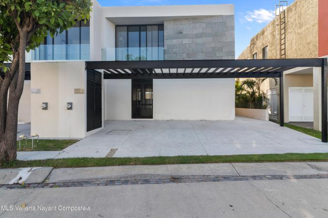 Houses in 547 Av. Mexico  