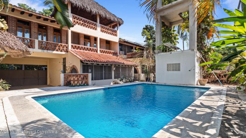 Houses in 48 Carmen Serdan  