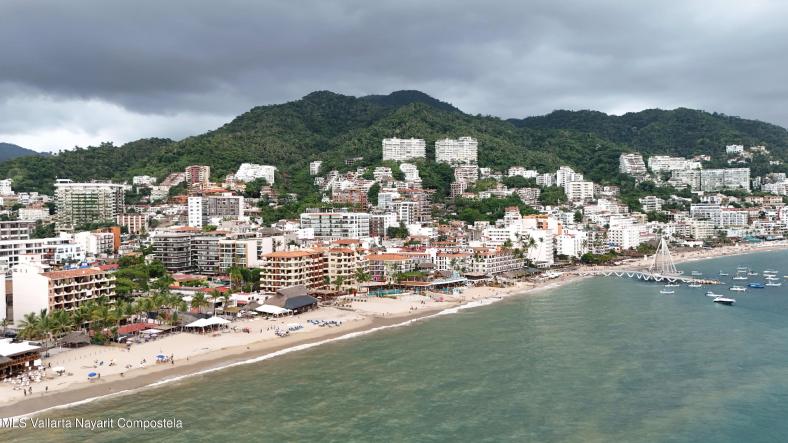 Commercial in 155 Lazaro Cardenas  