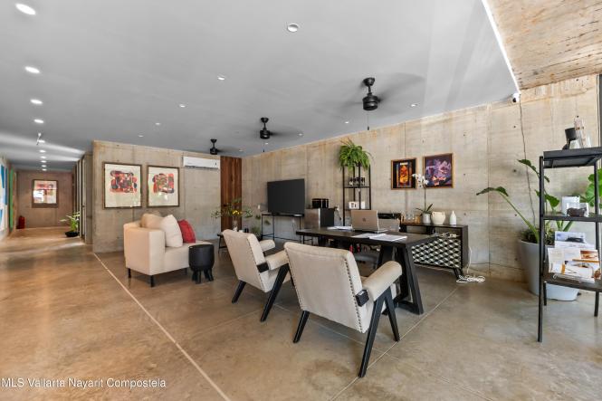 Commercial in 274 Aguacate  