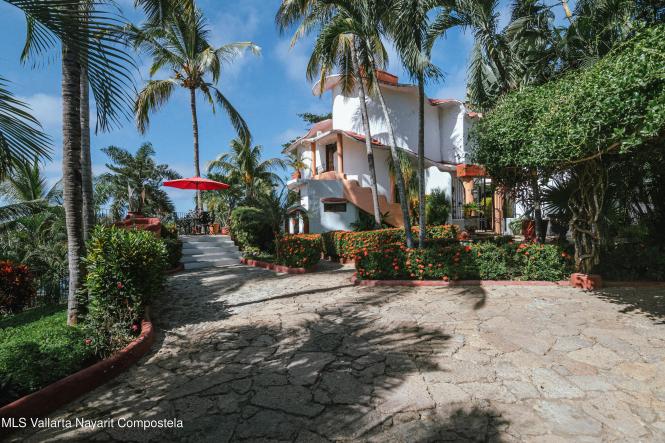 Multi-Family in 5 C. Puesta Del Sol  