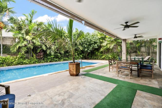 Houses in 500 AVENIDA ESTACIONES  